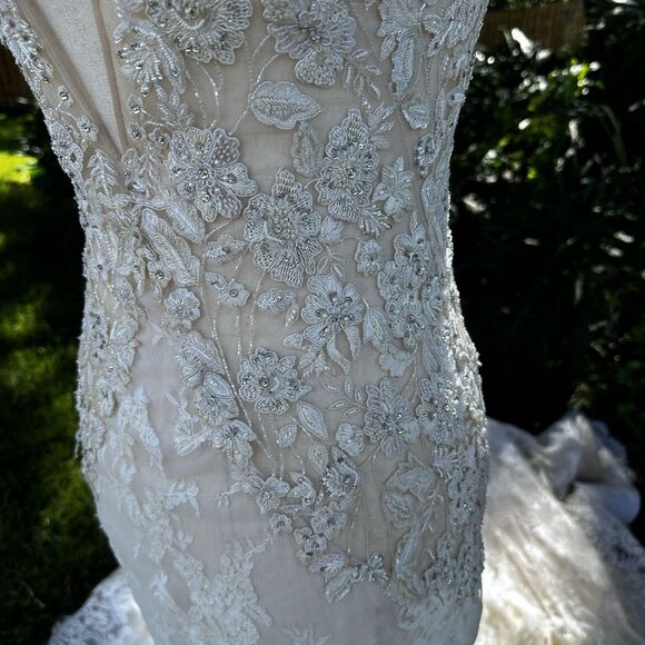Isabelle Armstrong Joey Trumpet Wedding Gown size 4?  Beading Lace Deep V - Picture 8 of 16